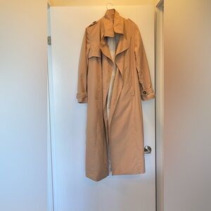 Beige trench coat, size S, excellent condition.